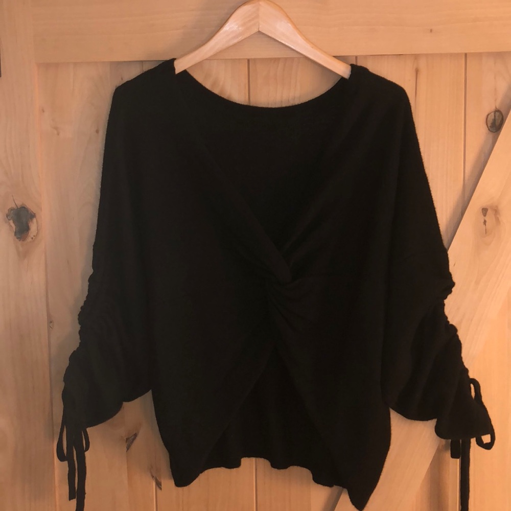 SUGARLIPS  TIMELESS BLACK SWEATER
